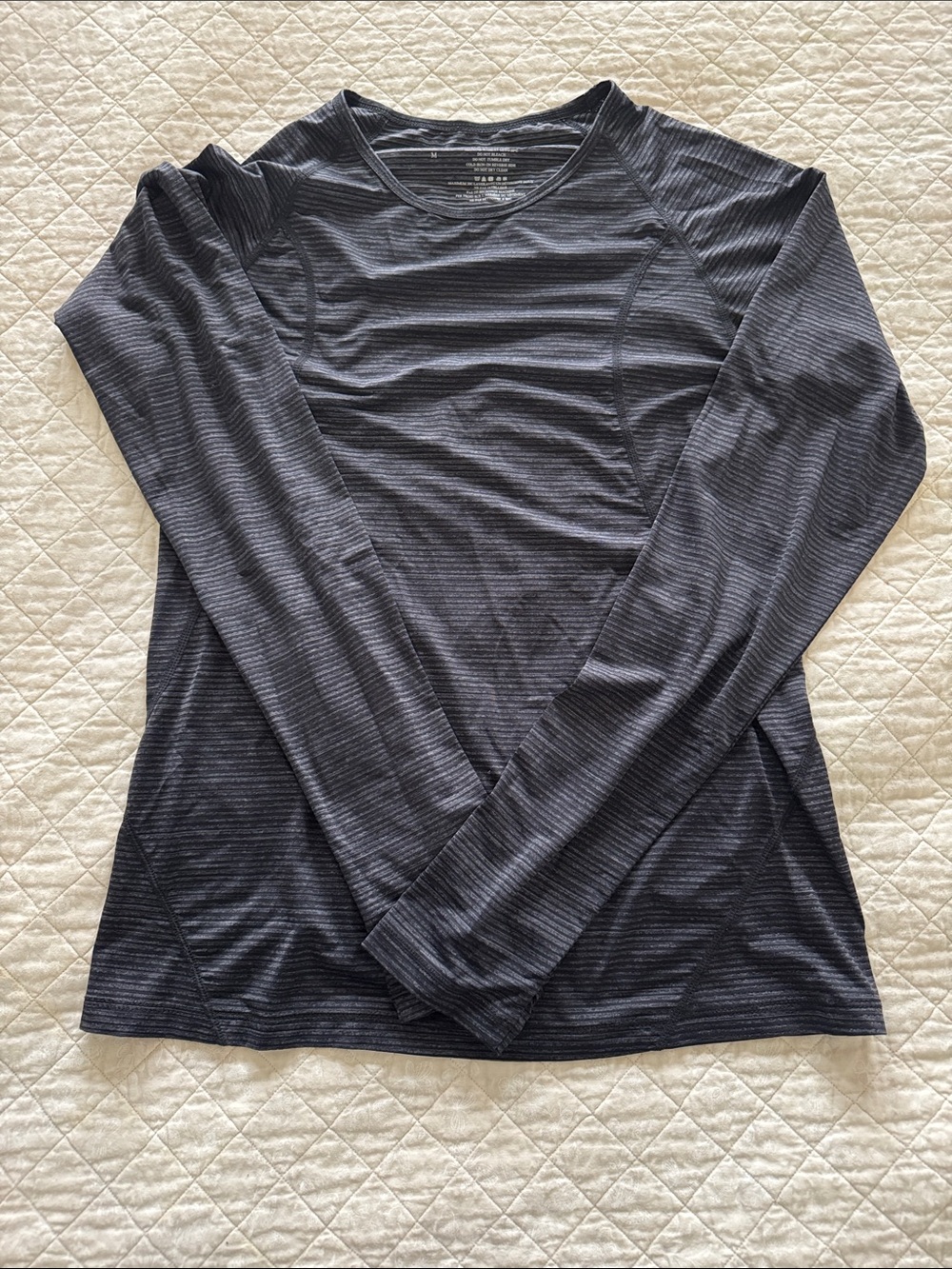 ZYIA Active Heathered Black and Dark Gray Long Sleeve Crew